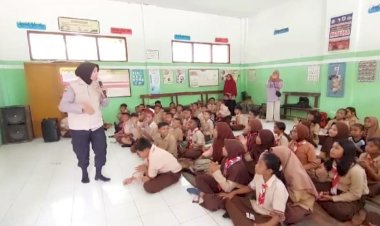 Polres-Bondowoso-Libatkan-Tim-Trauma-Healing-Ajak-Anak-–-anak-Lupakan-Bencana-Angin-Puting-Beliung